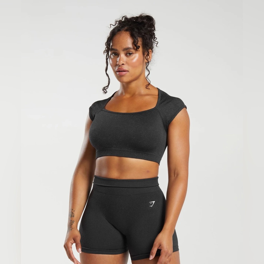 ADAPT FLECK SEAMLESS CROP TOP & Fleck Shorts - Black/Smokey Grey